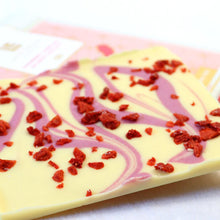 Load image into Gallery viewer, STRAWBERRY CHAMPAGNE CHOCOLATE BAR